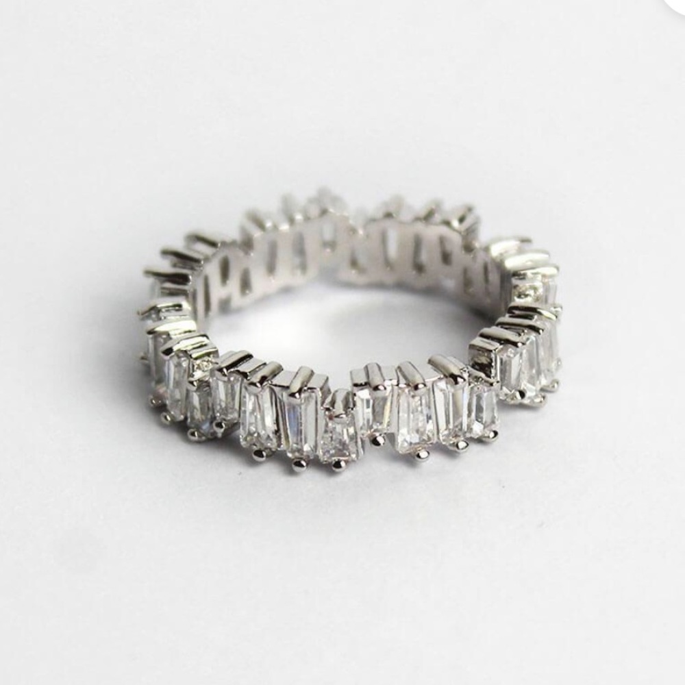 White stone platinum plated silver ring